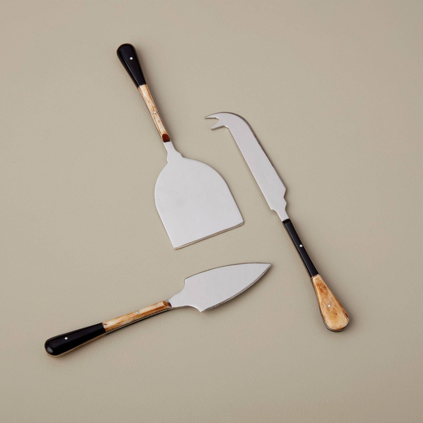 Reid Horn Cheese Set
