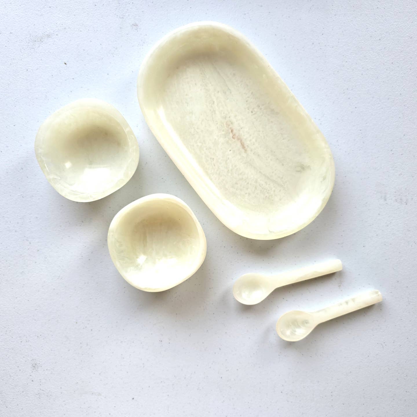 Small Resin Serving Set