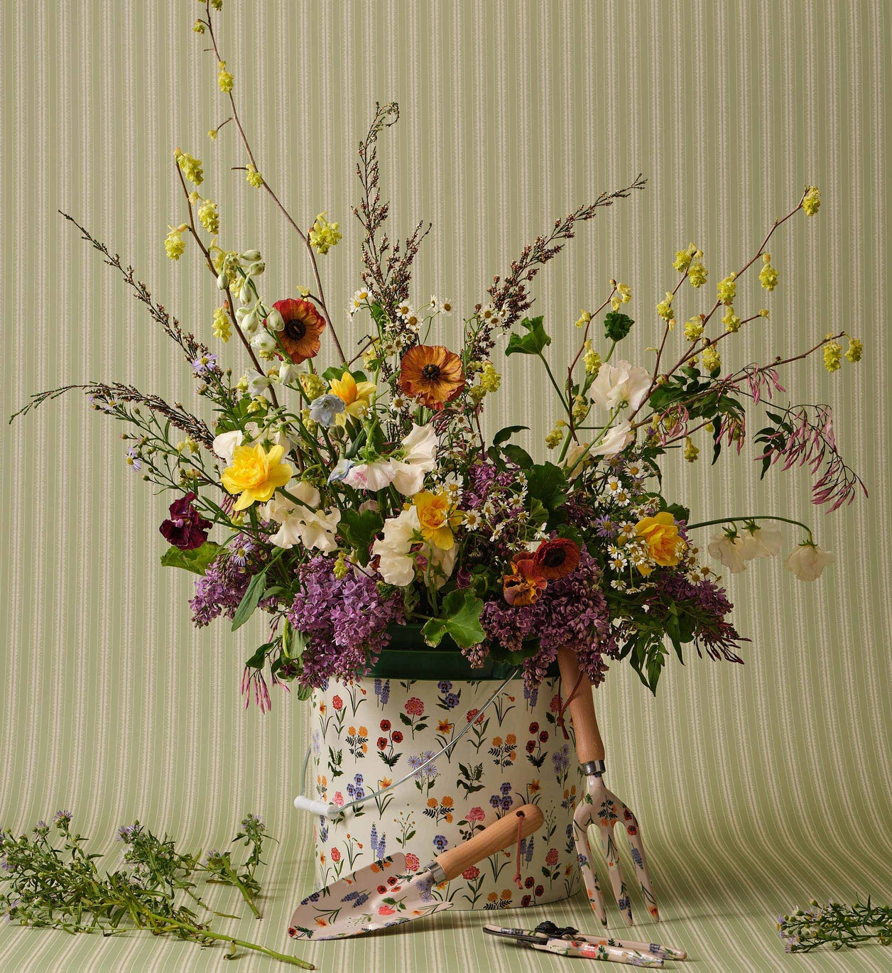 Garden Study Bucket