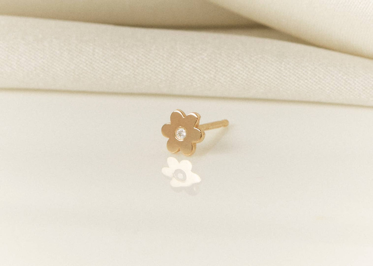 14k Daisy Stud Earring (Single)