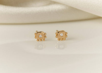 14k Old World Stud Earring (Single)