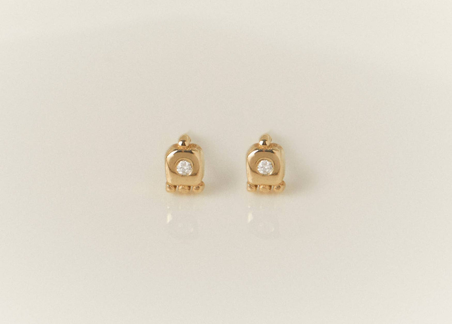 14k Shield Stud Earring (Single)